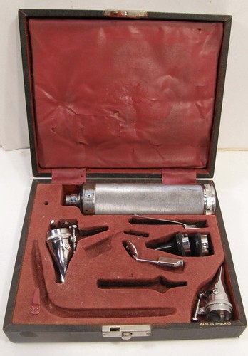 SET DIAGNOSTICO VINTAGE GOWLLANDS OTOSCOPIO CON CUSTODIA NON TESTATO COSÌ COM'È INCOMPLETO - Foto 1 di 24
