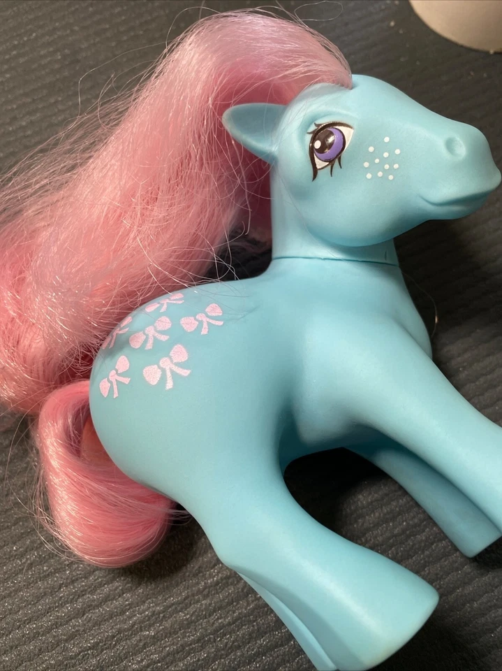 Gravata borboleta Hasbro My Little Pony G1 azul rosa 1983 cavalo vintage - Imagem 3 de 4
