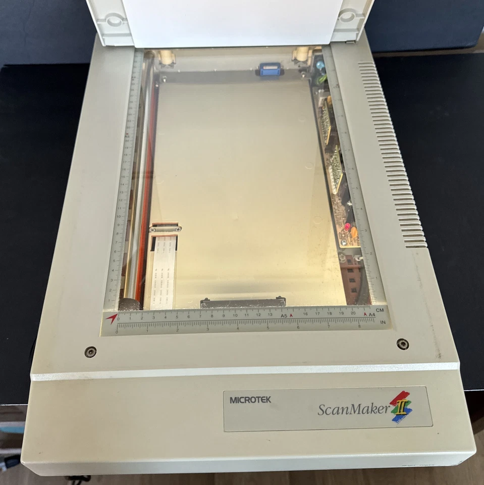 Microtek Scanner Flatbed MRS-600Z With SCSI Interface And Power Cord Powers On - Image 4 of 4