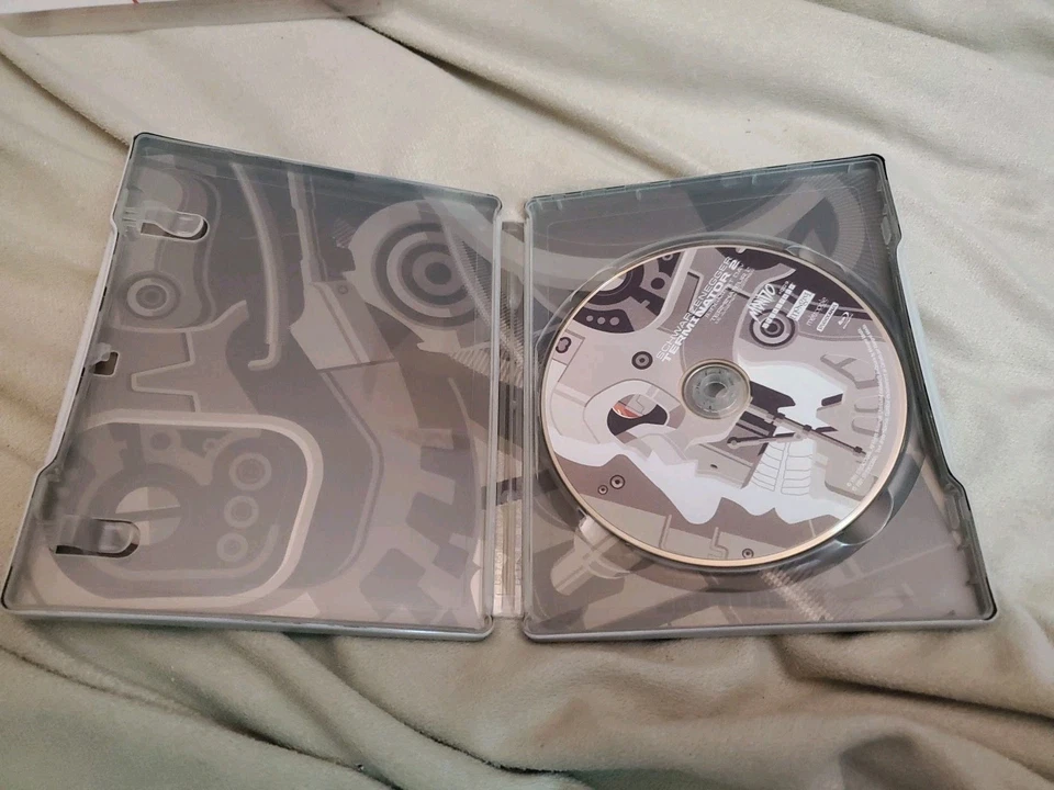 Terminator 2: Judgment Day Mondo Red Edition Best Buy Exclusive - Blu-ray - Image 3 of 3