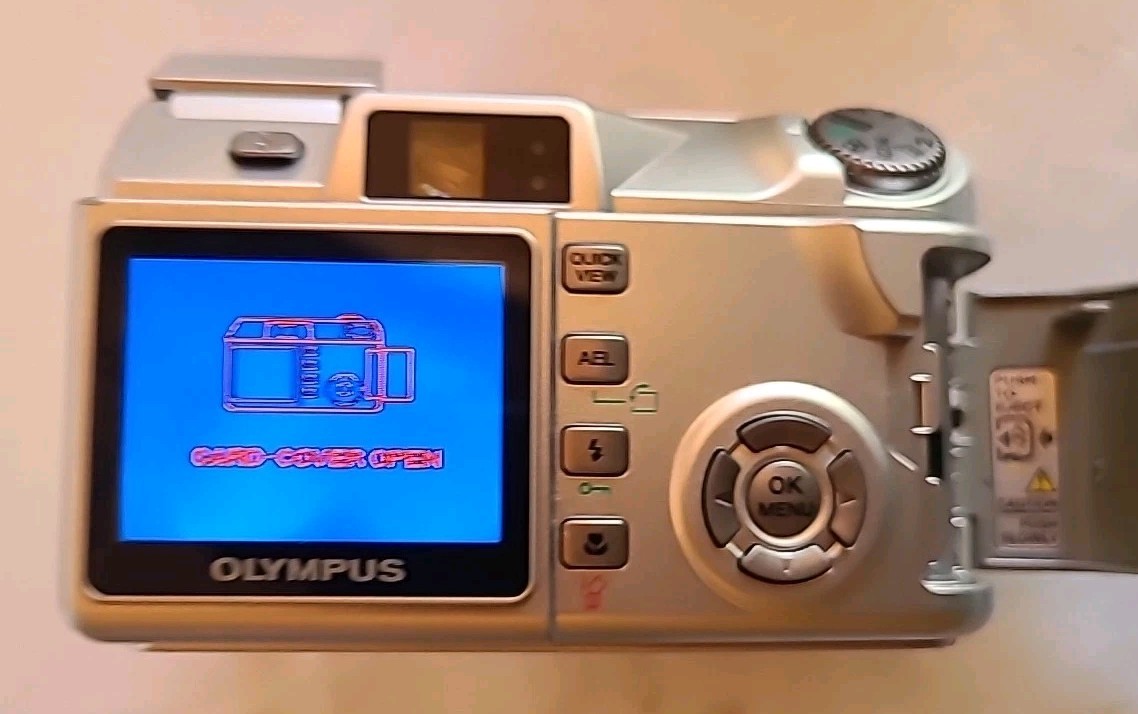 Olympus CAMEDIA C-5500 5.1MP Digital Camera With Case Cables & Memory Card Nice!