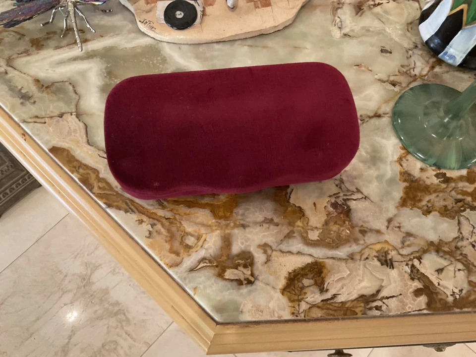 Auténticas gafas de sol Gucci estuche con abrazadera de terciopelo rojo borgoña  Foto 2 de 4