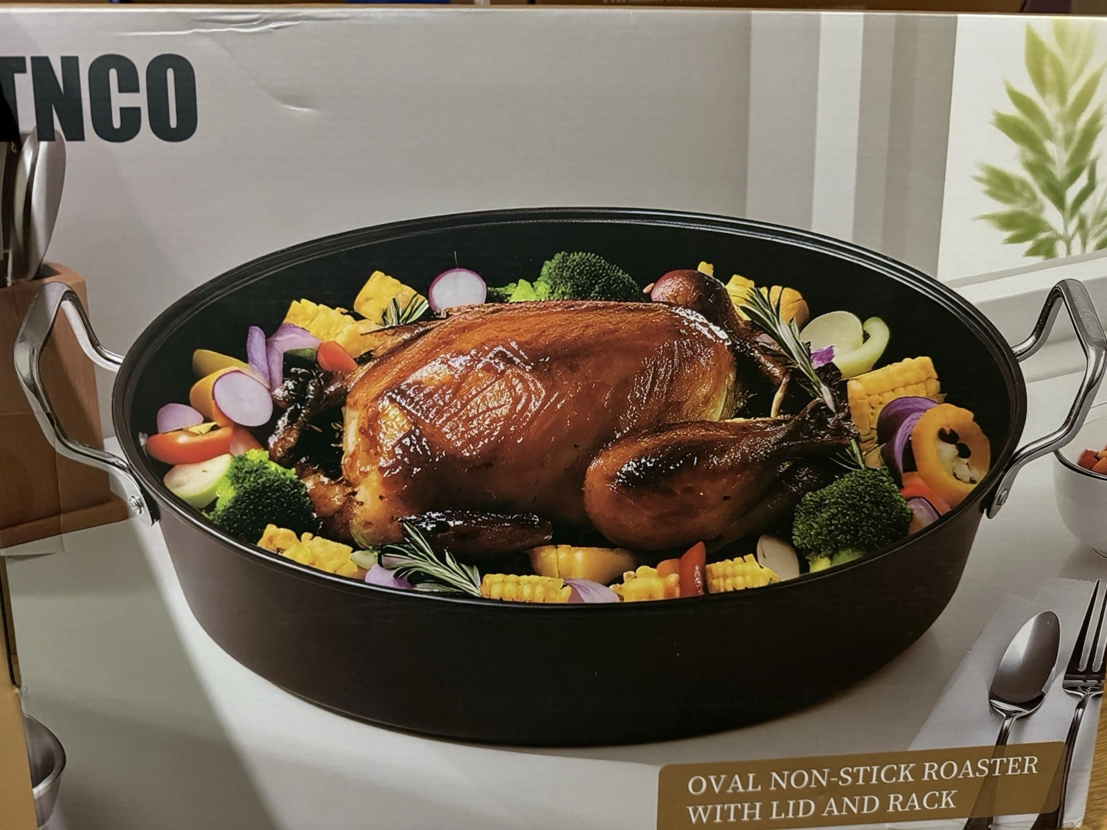 TNCO Oval Non-Stick Roaster with Lid and Rack
