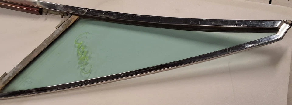 Ventilación de cristal del lado izquierdo del conductor Citroen SM CON CANAL DE RIEL DE VENTANA-Bonito limpio C2 Foto 3 de 4