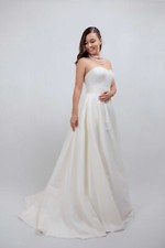 NEW CLASSIC WEDDING GOWN DRESS DESIGNER IVORY OFF WHITE A- LINE