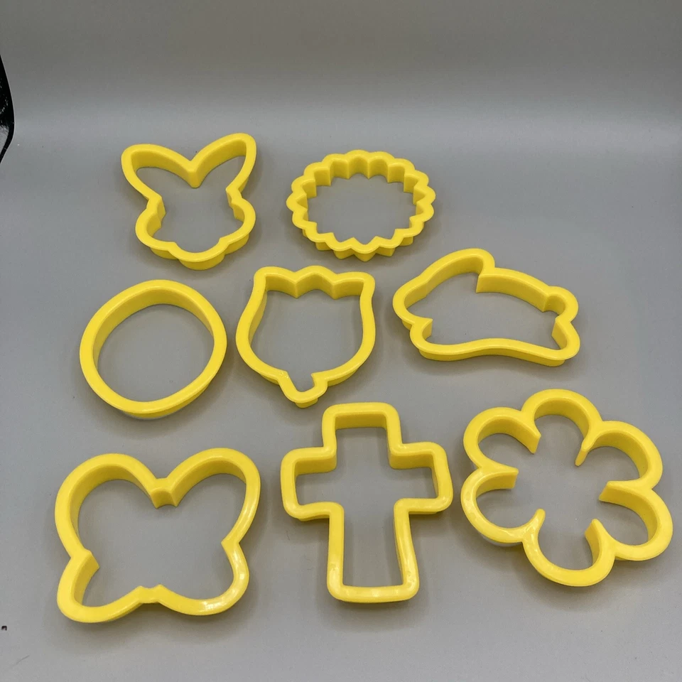 CORTADORES DE GALLETAS WILTON HUEVO DE PASCUA AMARILLO PLÁSTICO, CONEJITOS, CRUZ Lote de 8 Foto 2 de 2