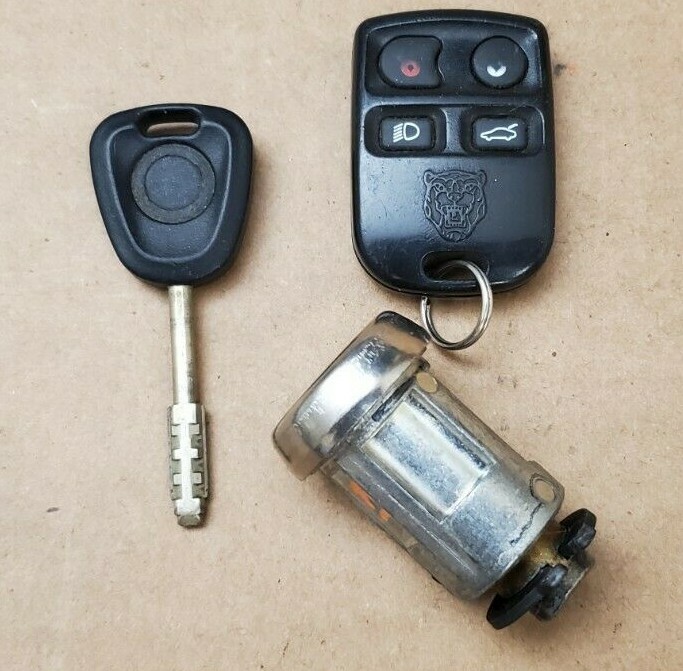 95-03 JAGUAR XJ6 XJ8 XK8 IGNITION SWITCH KEY CYLINDER WITH KEY OEM