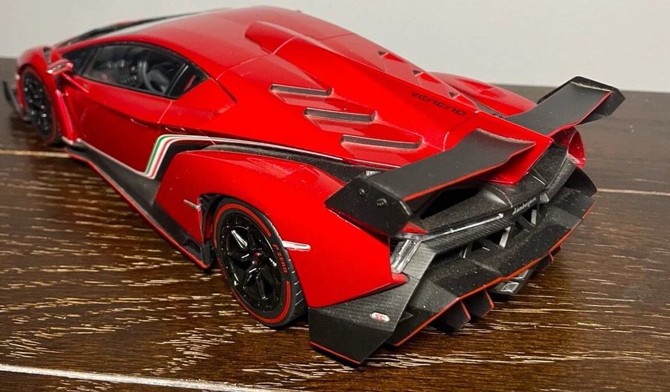 Kyosho 1:18 Scale Lamborghini Veneno Resin Diecast Model Car Red - Image 4 of 4