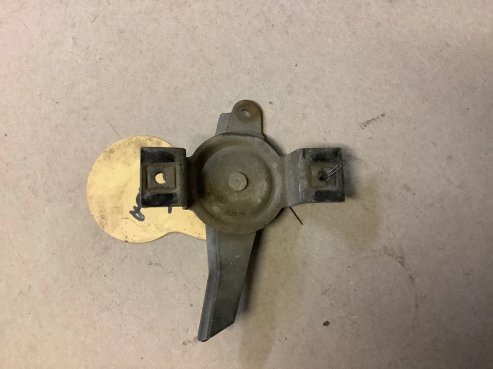 Palanca de liberación de pestillo de capó Barracuda 66 Foto 2 de 2