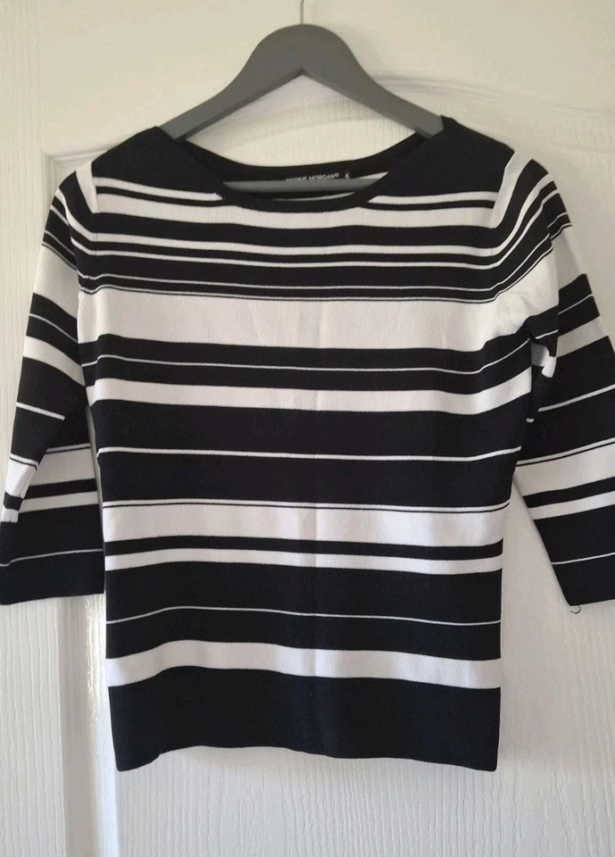 DEBBIE MORGAN SUÉTER ELÁSTICO NEGRO BLANCO RAYAS MANGA 3/4 CUELLO CORTADO PEQUEÑO Foto 2 de 4