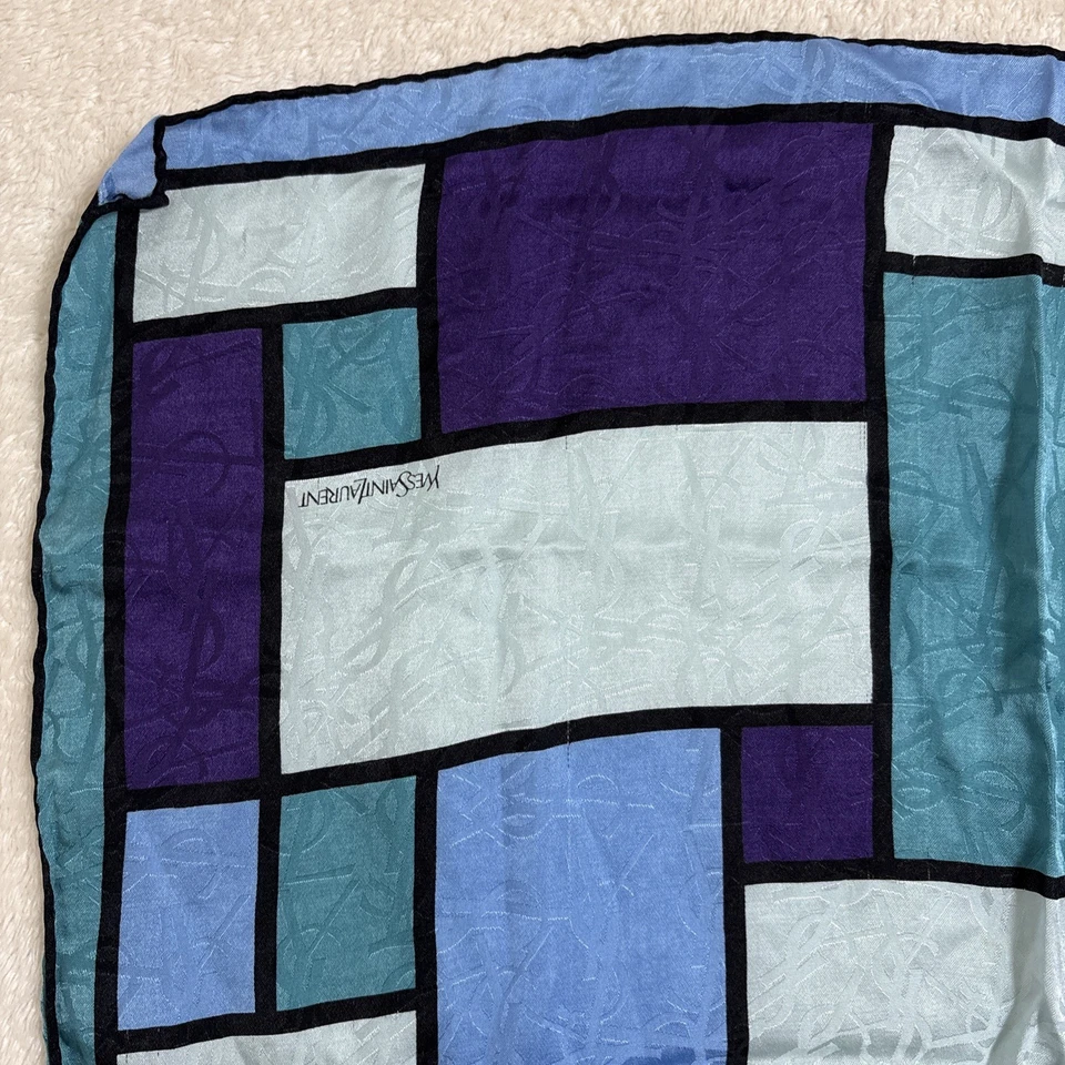 Bufanda de algodón de seda YSL 22 pulgadas azul patrón de bloques geométricos Yves Saint Laurent Foto 3 de 4