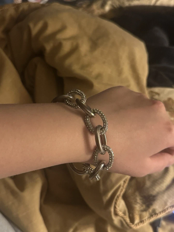 Pulsera gruesa de diamantes de imitación de imitación tono plata cadena de eslabones de palanca de 7" de CHICO'S Foto 2 de 4