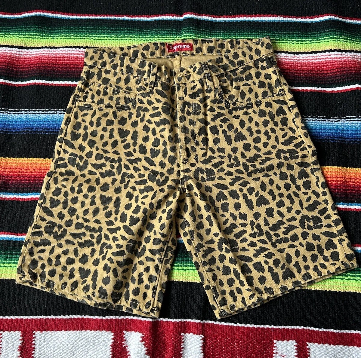 Supreme denim lavé court léopard taille 30