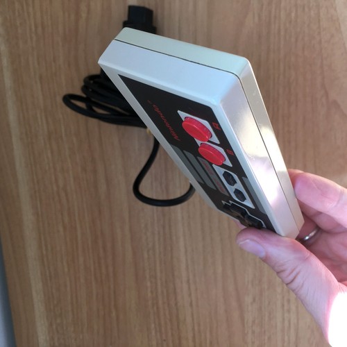 MANETTE SEULE OFFICIELLE NINTENDO NES PAL B EURO CONTROLLER GAMEPAD JAUNIE n°3 - Picture 4 of 5