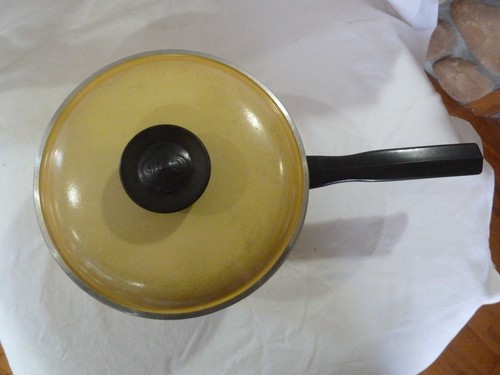 VINTAGE CLUB ALUMINUM 1.5 QT SAUCEPAN WITH LID~~YELLOW - Picture 3 of 5