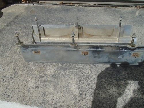 1975-1976 Pontiac CATALINA RH Tail Lamp Bezel 5966232 - Picture 8 of 8