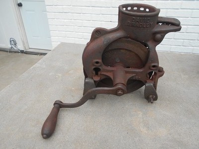 Antique Farm Tool Cast Iron Hand Crank Corn Sheller by David Bradley 8601