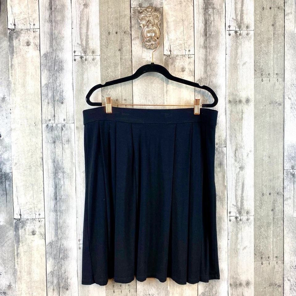 Falda oscilante tejida Eileen Fisher en negro talla grande. Foto 2 de 4