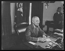 Photo:Harry S Truman Washington DC 1940s Oval Office Desk Portrait