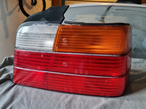 BMW e36 3er Limousine Limo rechts Rücklicht Rückleuchte original 1387046