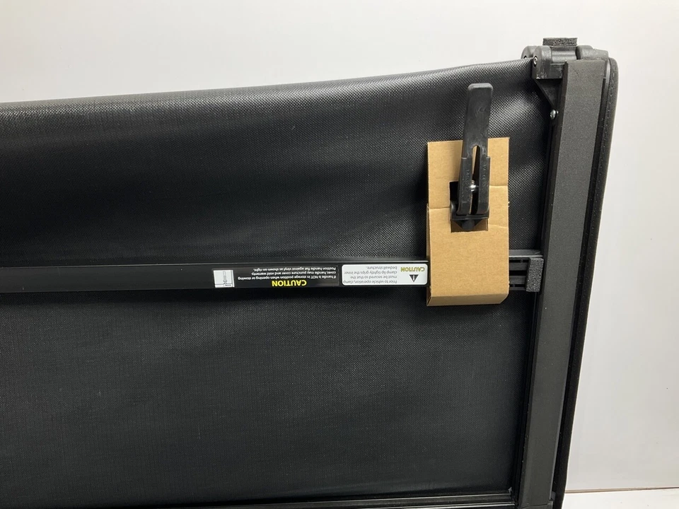 Lund 950172 Soft Tri-Fold Truck Bed Tonneau Cover 2015-2020 F-150 5'7" Bed Foto 4 de 4