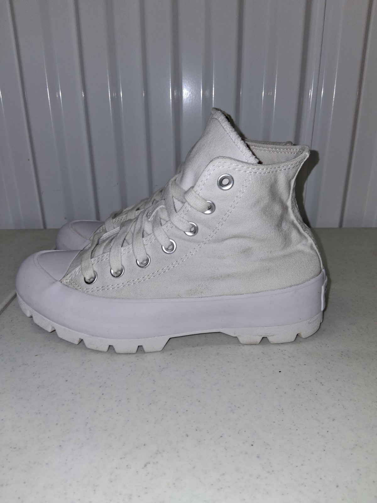 Converse Chuck Taylor All Star Lugged Hi White Womens 7 Platform Sneakers thumbnail 2