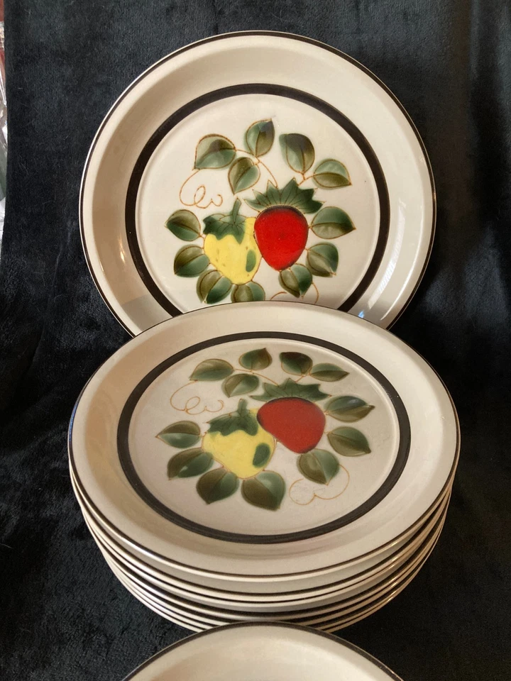 15 Piece Set Vtg. "Strawberries" by Sears...4112..3-8..Hand Descorated...NICE! - Image 2 of 4