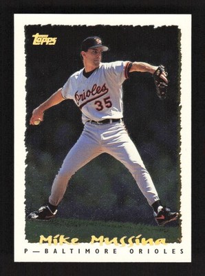 1995 Topps Baseball Cyberstats (Spectralight) Foil Mike Mussina #37 Baltimore