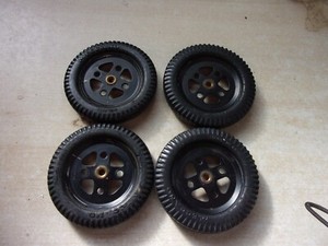 Meccano 142c lot de 4 pneus - Antique MarcBea