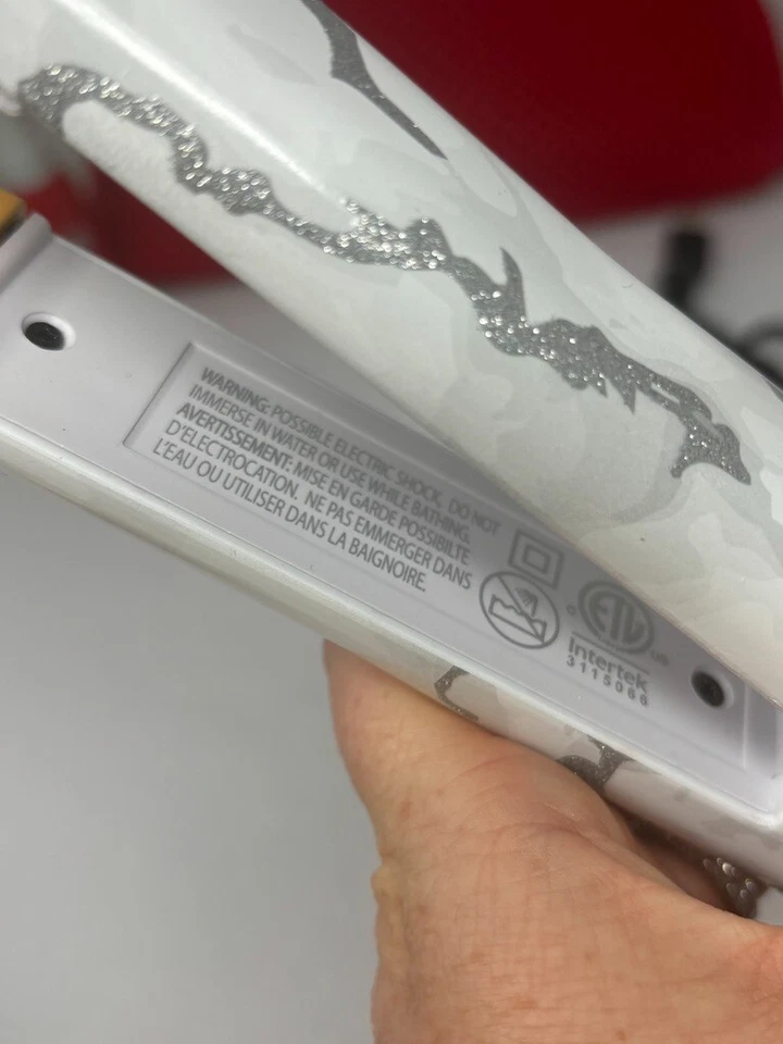 CHI 1 Inch Ceramic Hairstyling Iron Silver Camo CA1138 w/ Case and Iron Guard - Image 3 of 4