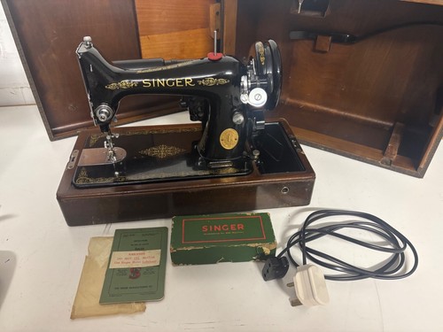 Singer Sewing Machine 99K 1935 With Original Manual & Case + Extras - Picture 22 of 24