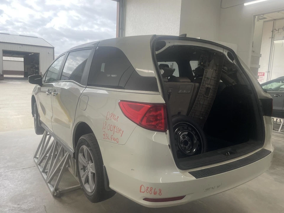 Pantalla de infoentretenimiento usada se adapta a: Honda Odyssey 2018 pantalla de visualización montada en el techo r Foto 4 de 4