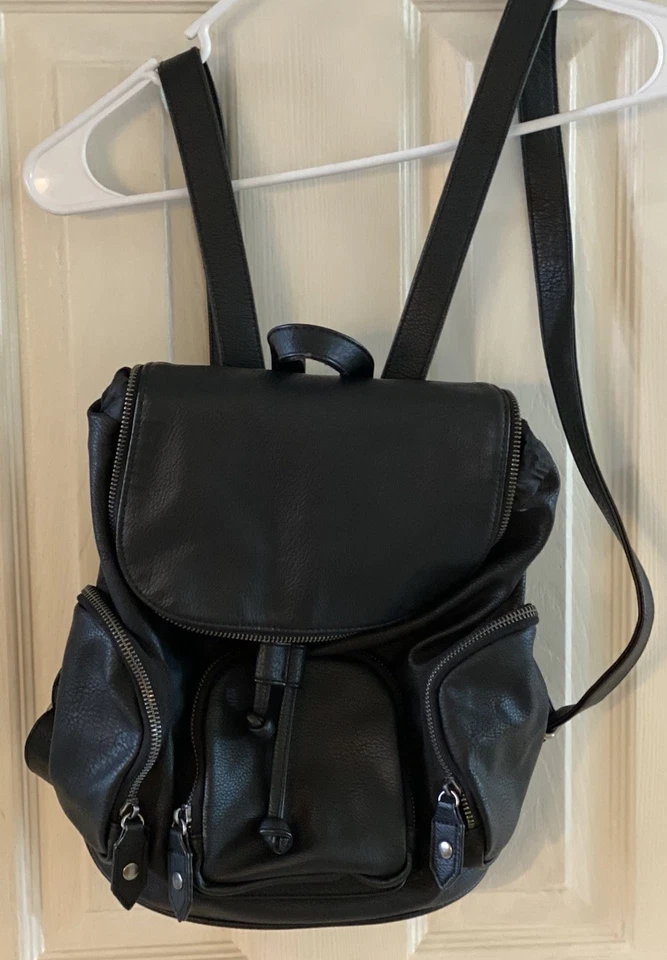 Cartera estilo mochila Mossimo negra con cremallera Foto 4 de 4