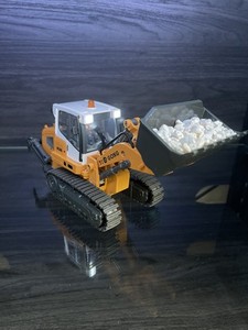 1:50 RC Electric Lifting Tracked Loader LR636  (FOR PARTS OR REPAIR) 