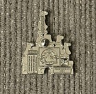 Disney World Wave B Castle Hidden Mickey Mouse Club Pin 2025 — photo 2