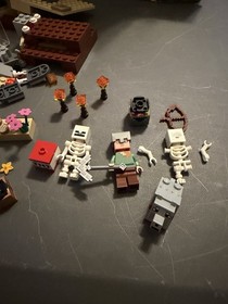 LEGO MINECRAFT 21121 Desert Outpost - Not complete - no manual - sold as is