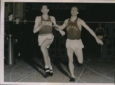 1937 Press Photo Wisconsin's C. Fenske wins 1 Mile Run, Big Ten Meet - nes05646