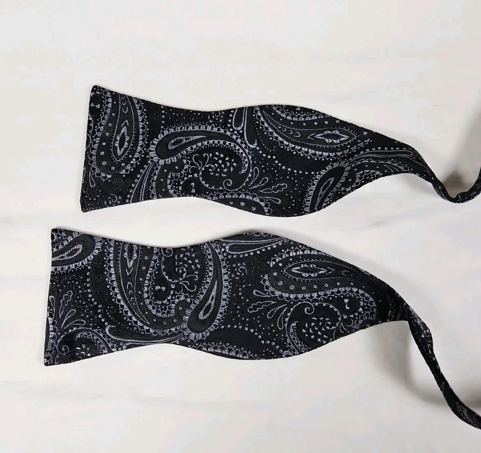 黑色佩斯利丝绸领结唐纳德特朗普总统签名系列OS领带 — 第 4/4 张图片