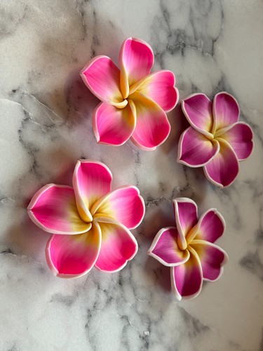 NWOT Plumeria Clay Flatback Flowers Crafts 50mm Set of 4 Pink Purple - Picture 2 of 6