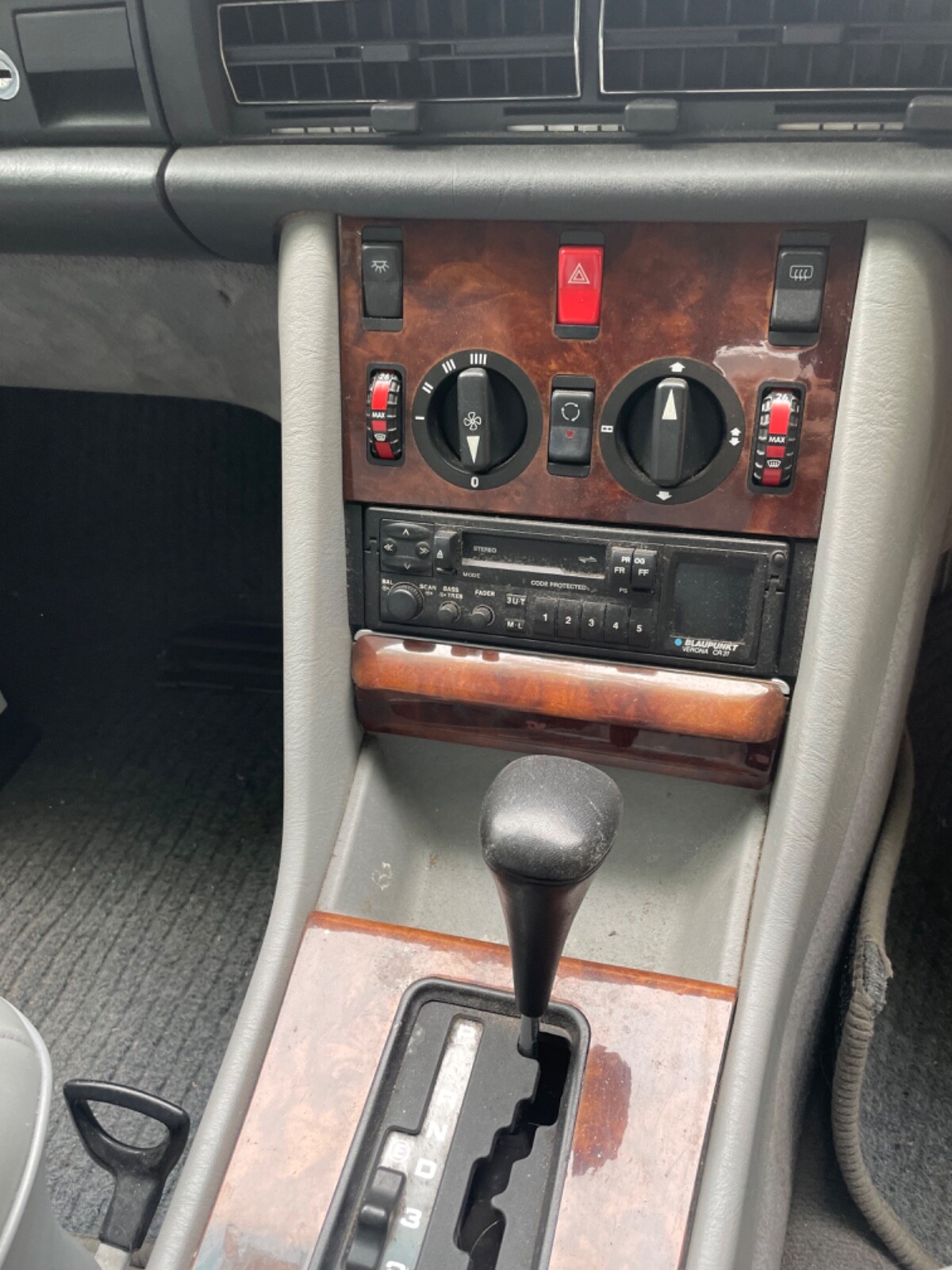 Image 4 - MERCEDES W126 300SE BARN FIND 1988