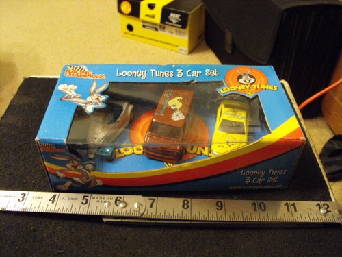 Juego de 3 coches Looney Tune, Bugs, Taz y Piolín - Imagen 2 de 6