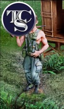 PLATOON MOVIE BUNNY COLLECTORS SHOWCASE CS01023