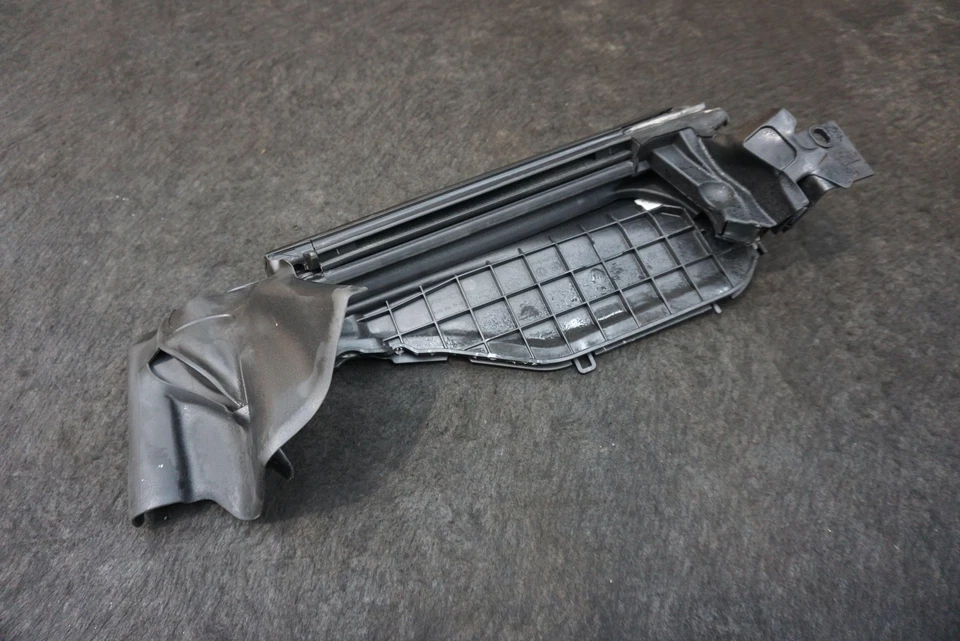 Panel embellecedor umbral ventana cuarto trasero izquierdo a2326320900 mercedes sl63 amg 2022-24 Foto 3 de 4