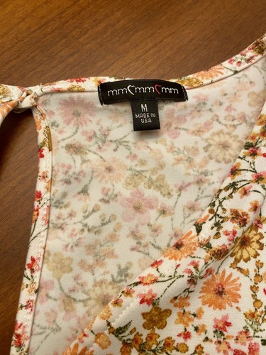 Moa Moa Ditsy Floral Surplice Short Sleeve Romper Multi Color Size M MSRP $40 - Picture 5 of 5