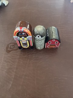 2 Sets Of Salt & Pepper Shakers