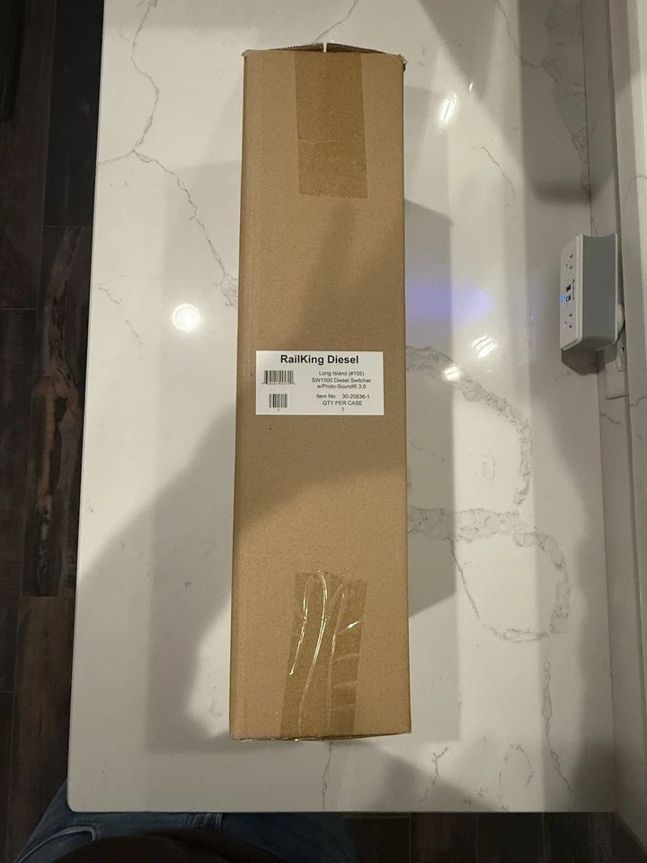 MTH 30-20836-1 SW1500 DIESEL SWITCHER W/PROTO-SOUND 3, LONG ISLAND (R-W-B) #105 - Image 3 of 4