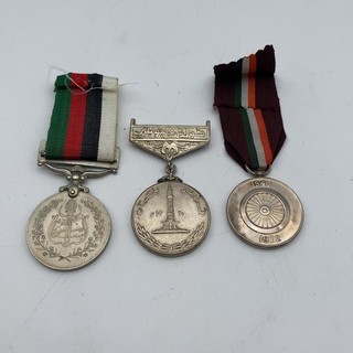 Pakistan & Indien Gedenkmedaillen 3 Stück 1956 1972 mit Bändern
