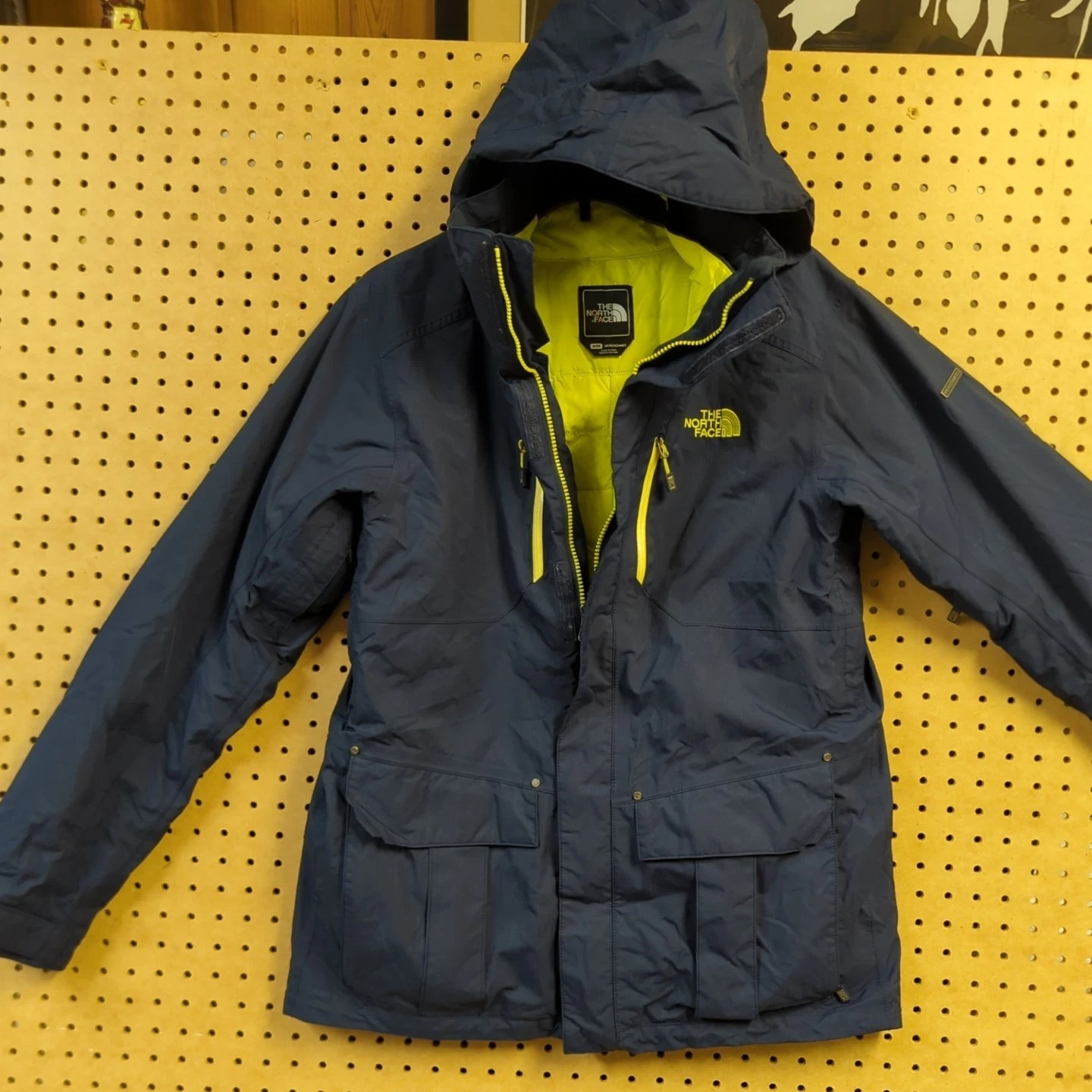 North Face Men's ThermoBall Triclimate 3-in-1 Snow Jacket | Size M | Navy Yellow
Opens in a new wind