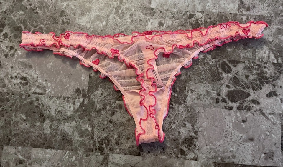 VICTORIA'S SECRET SEXY LITTLE THINGS M HEART RUFFLE VINTAGE RARE THONG
