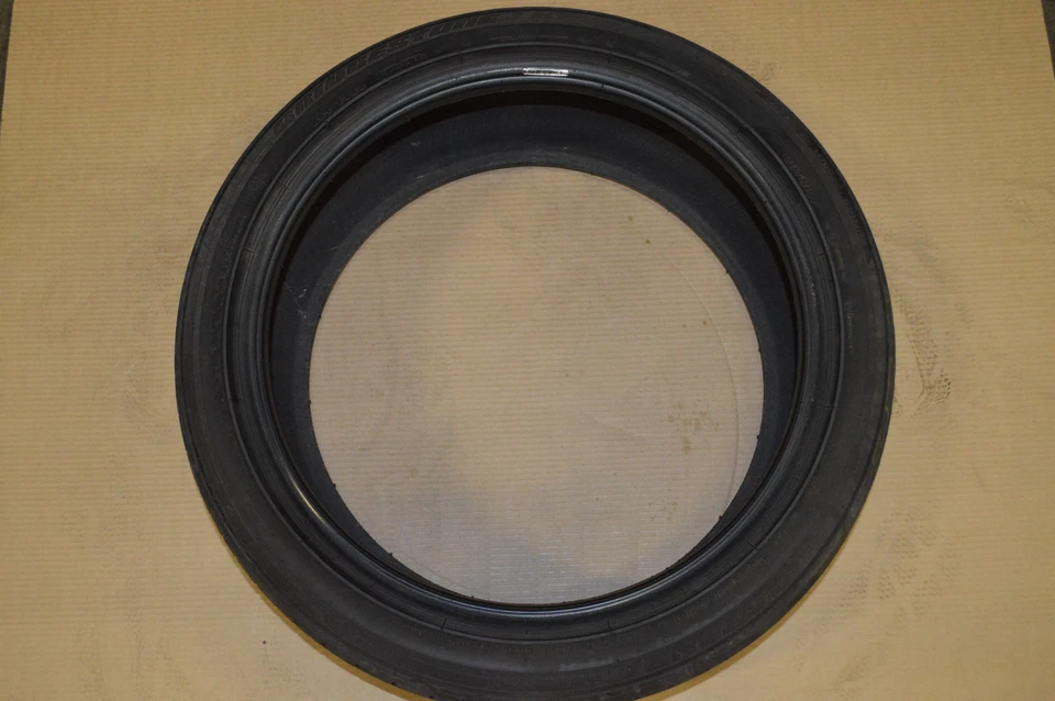 BRIDGESTONE POTENZA RE050A 225/45/R19 92W PROFUNDIDAD DE LA BANDA DE RODADURA DEL NEUMÁTICO 5/32 USADO Foto 3 de 4